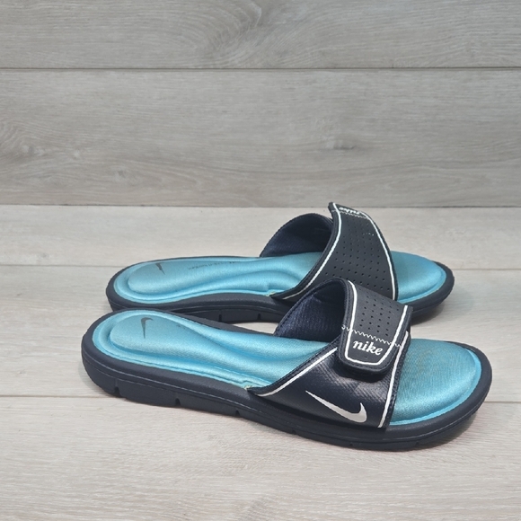 Nike Women's Comfort Footbed Black& Blue Slide Sandals Shoes Sz 9 - Picture 1 of 8